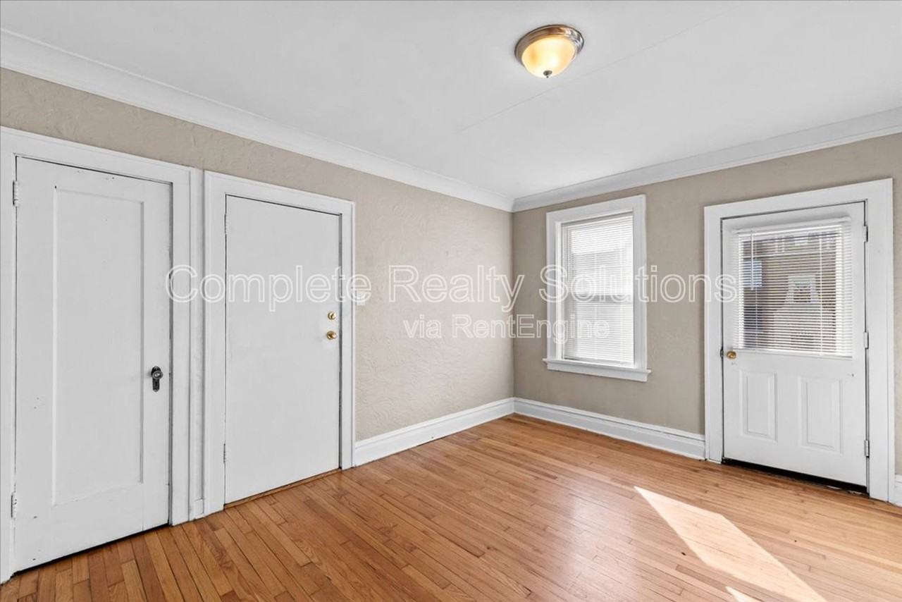 4909 Winona Ave #2W - Photo 4 of 14