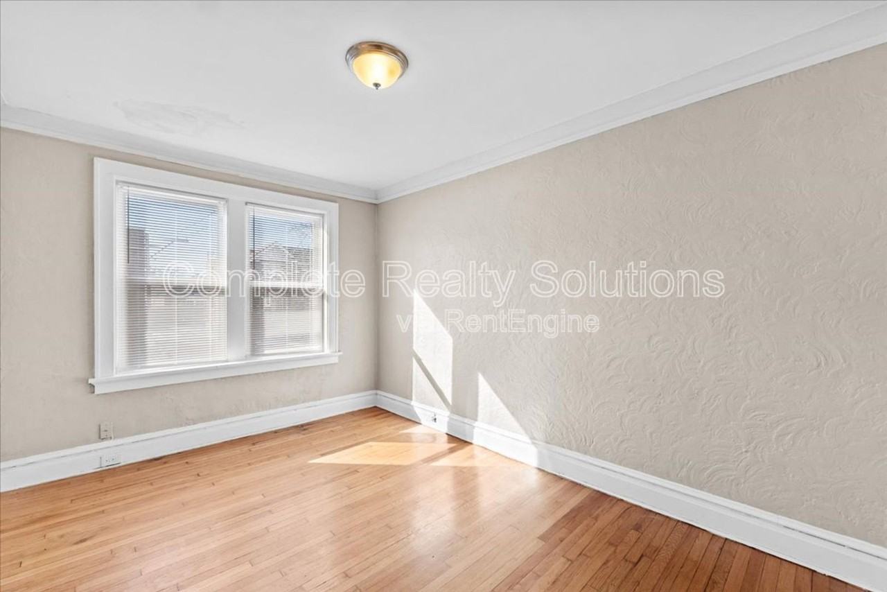 4909 Winona Ave #2W - Photo 7 of 14