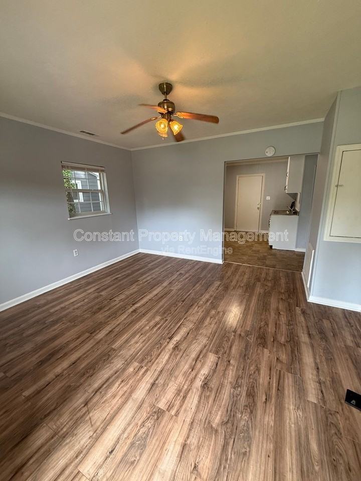 1110 Dewey St - Photo 4 of 13