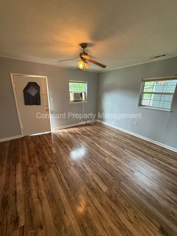 1110 Dewey St - Photo 5 of 13