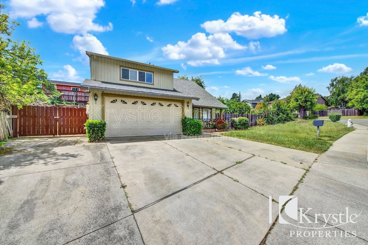1398 Hale St - Photo 3 of 27