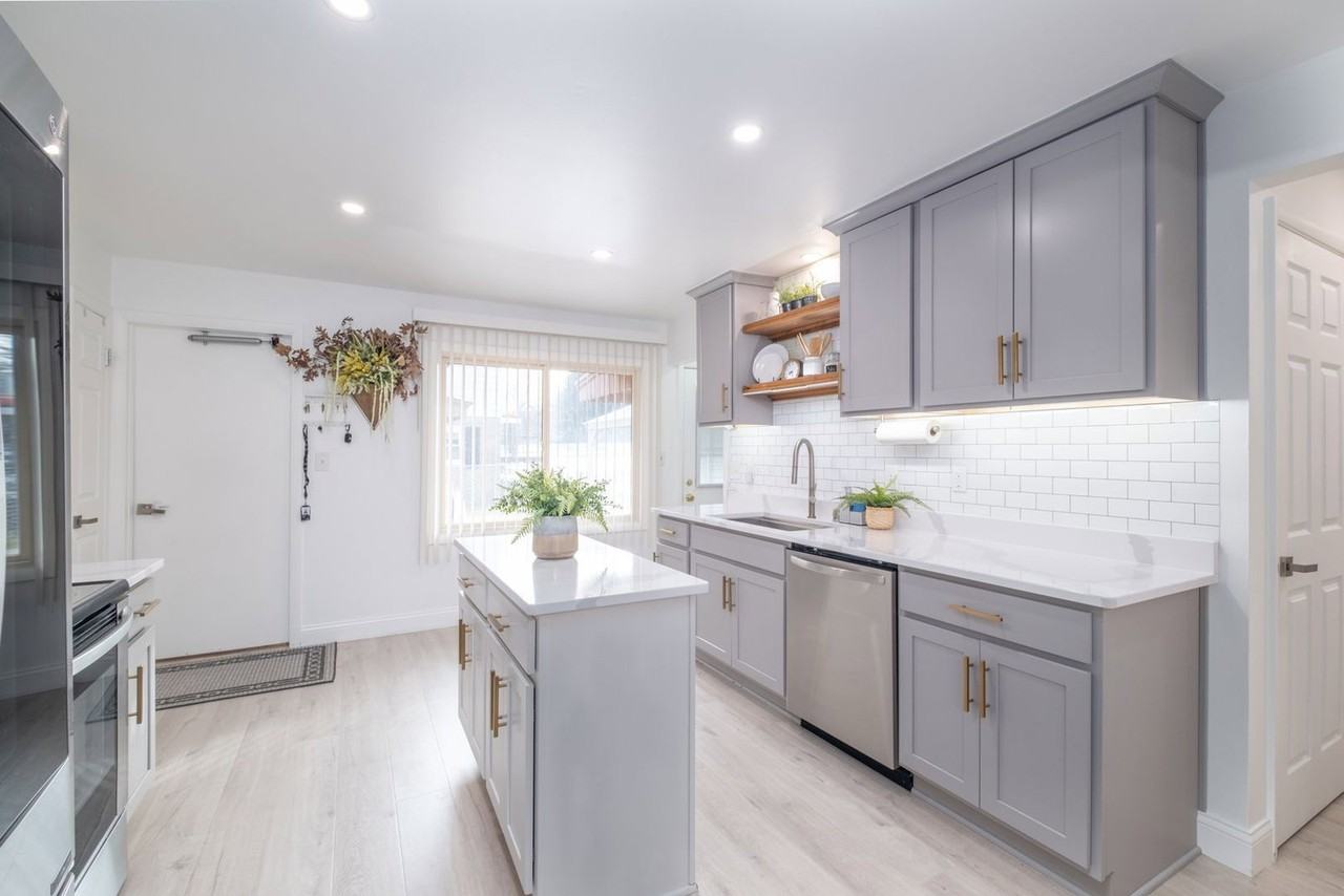 5621 S 22nd St - Photo 7 of 23