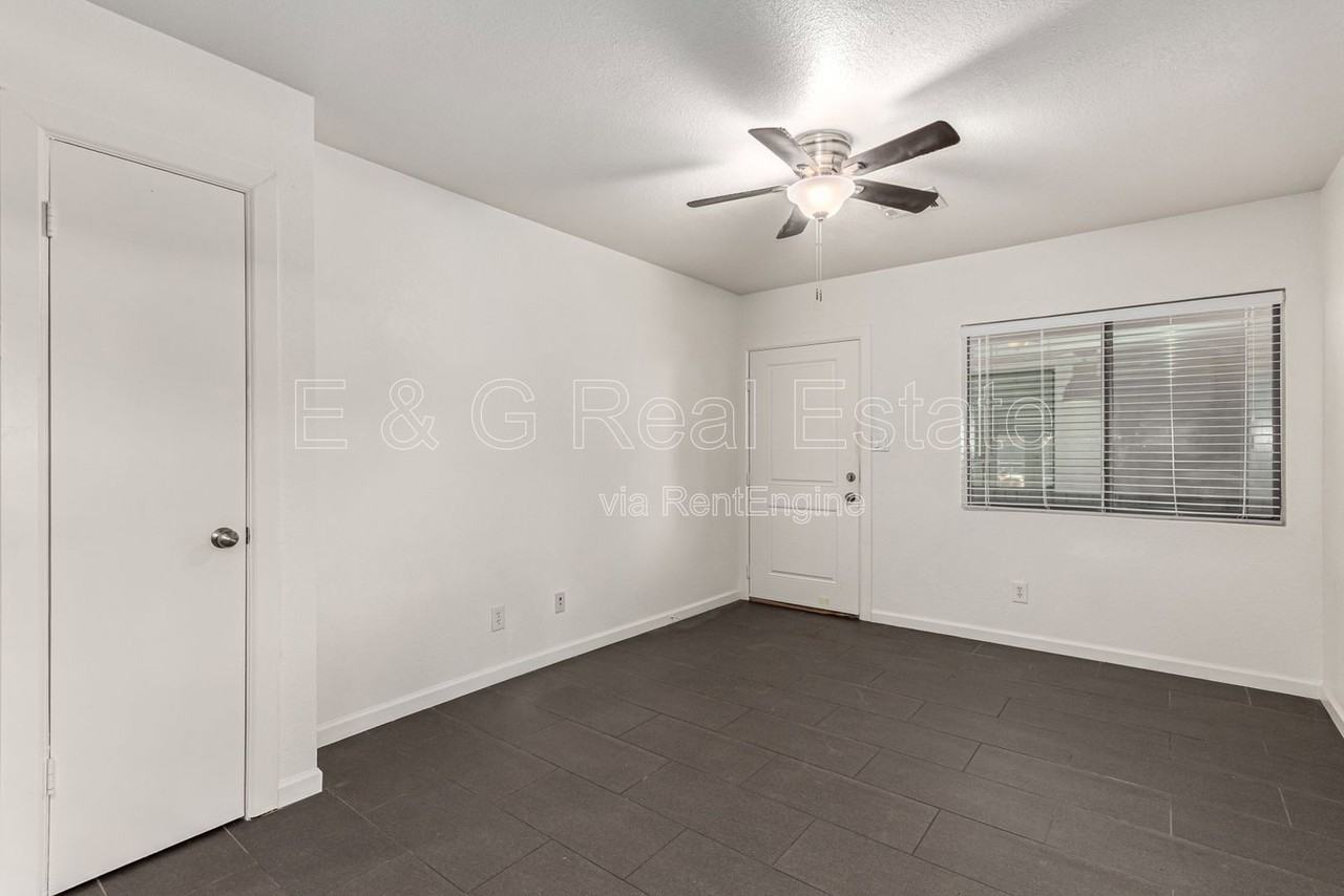3034 N 35th St #3 - Photo 4 of 17