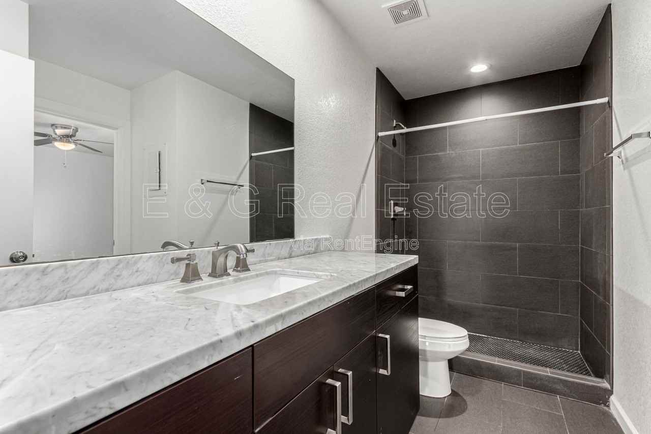3034 N 35th St #3 - Photo 7 of 17