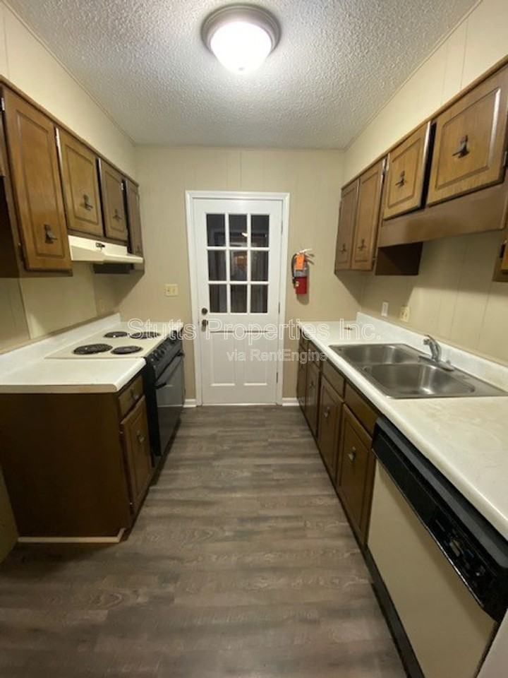 1825 Darby Dr #G6 - Photo 2 of 9