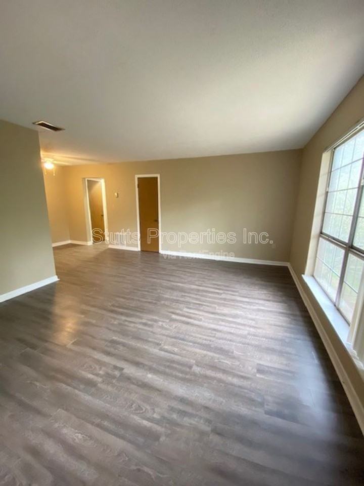 1825 Darby Dr #G6 - Photo 4 of 9