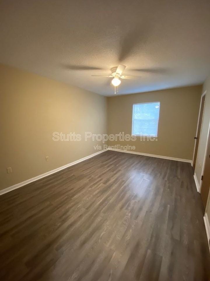 1825 Darby Dr #G6 - Photo 7 of 9