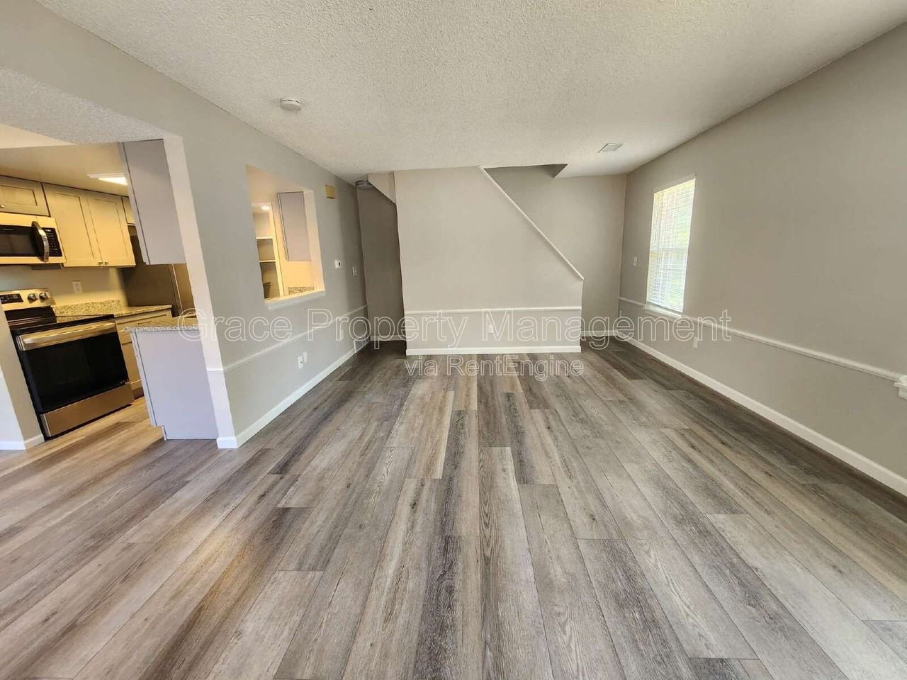 24 Amesbury St - Photo 2 of 18