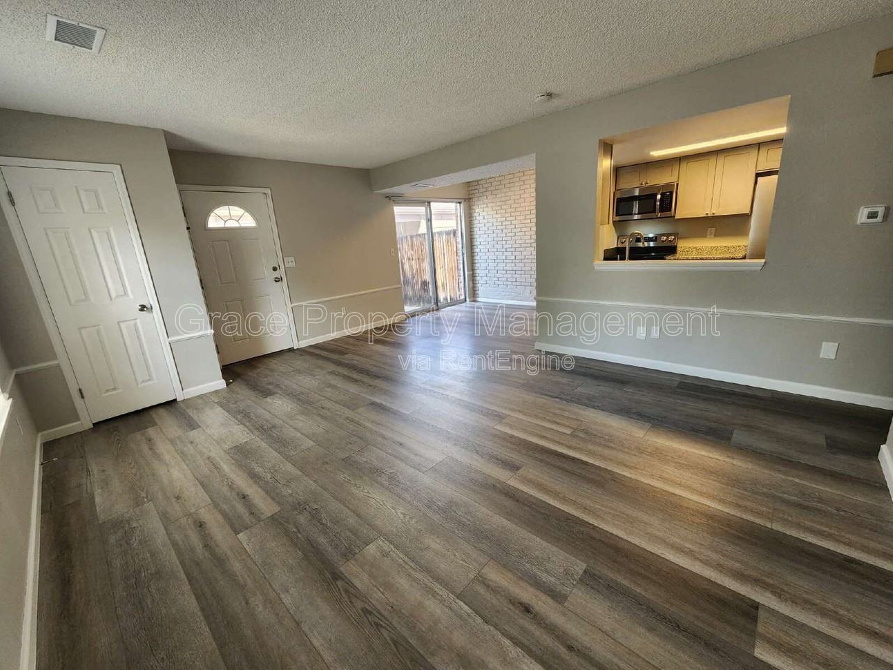 24 Amesbury St - Photo 3 of 18