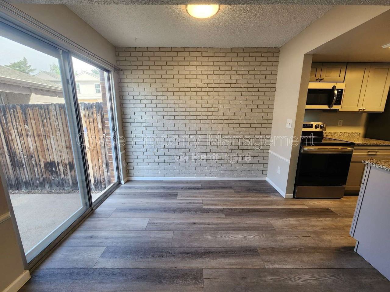 24 Amesbury St - Photo 4 of 18