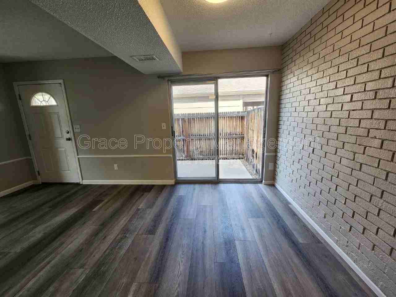24 Amesbury St - Photo 6 of 18