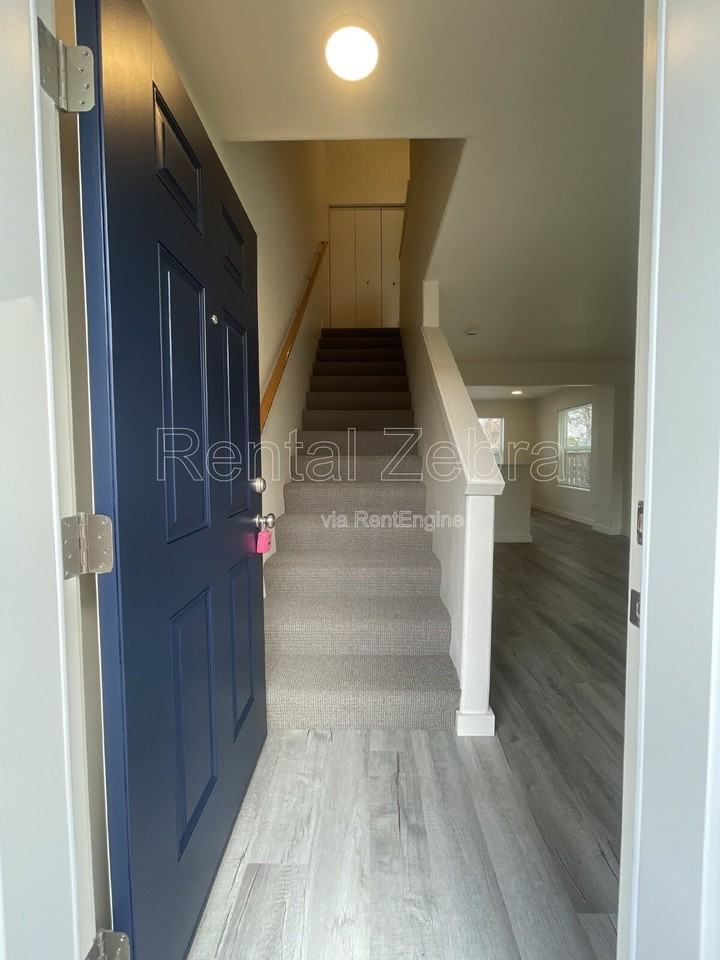6702 Se 80th Ave #9 - Photo 4 of 23