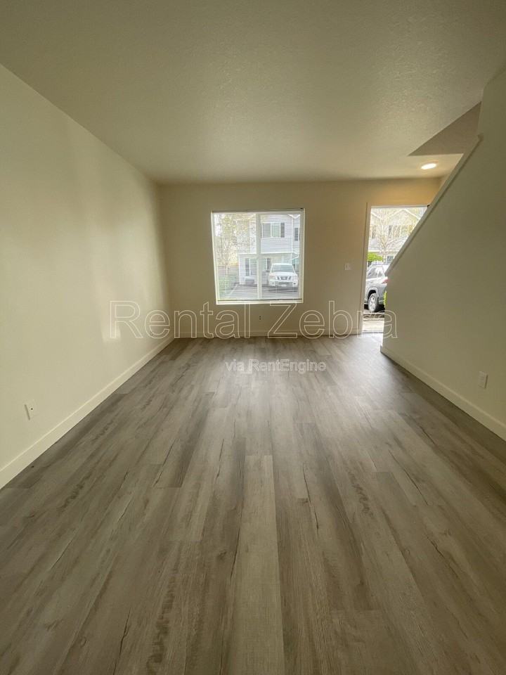 6702 Se 80th Ave #9 - Photo 6 of 23