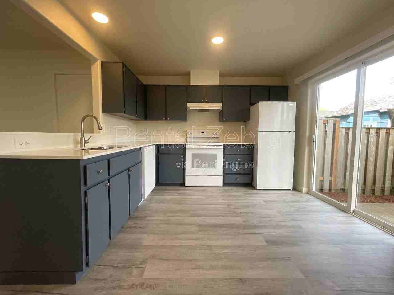 6702 Se 80th Ave #9 - Photo 7 of 23