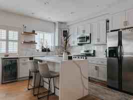 featured image of 1521 S Hayworth Ave #102