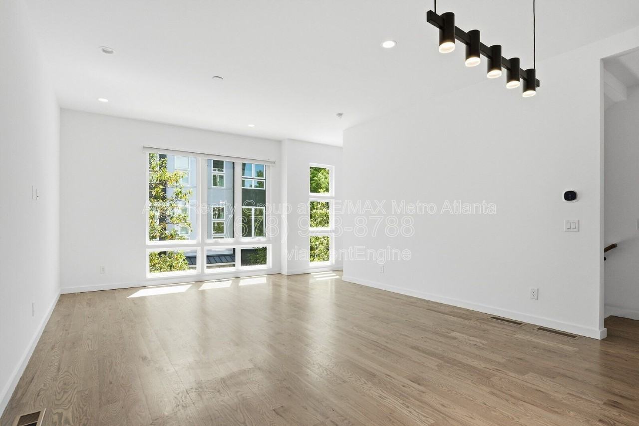 1463 La France St Ne #8 - Photo 6 of 29