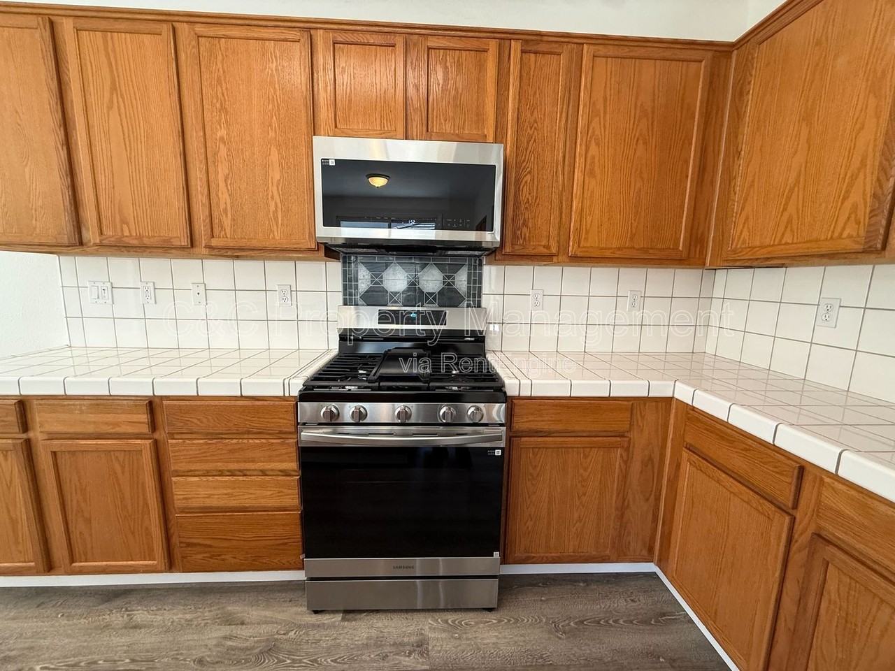 97 La Jolla St - Photo 2 of 19