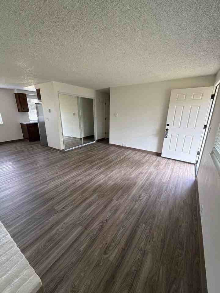 1040 Lamplite Ln - Photo 2 of 20