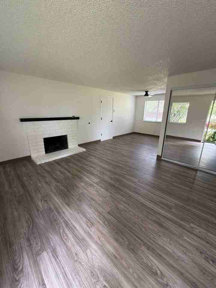 1040 Lamplite Ln - Photo 5 of 20