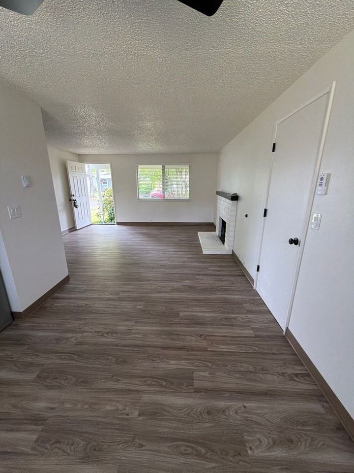 1040 Lamplite Ln - Photo 7 of 20
