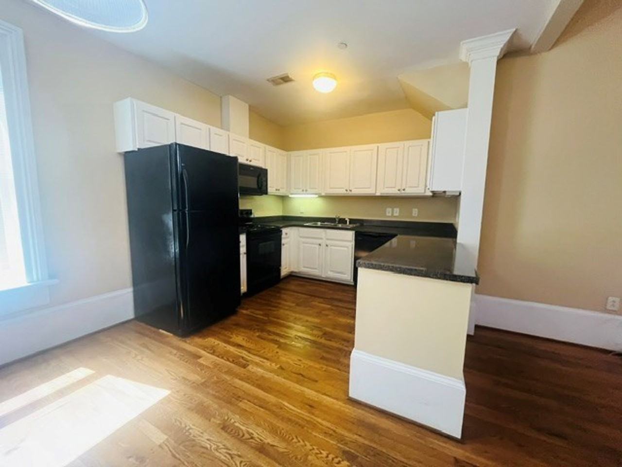 526 3rd St #3 - Photo 5 of 11