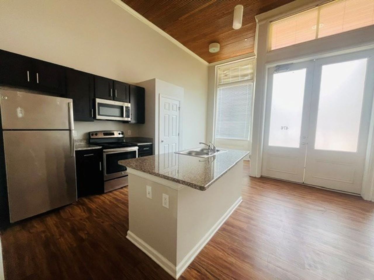 476 Poplar St #1 - Photo 5 of 11