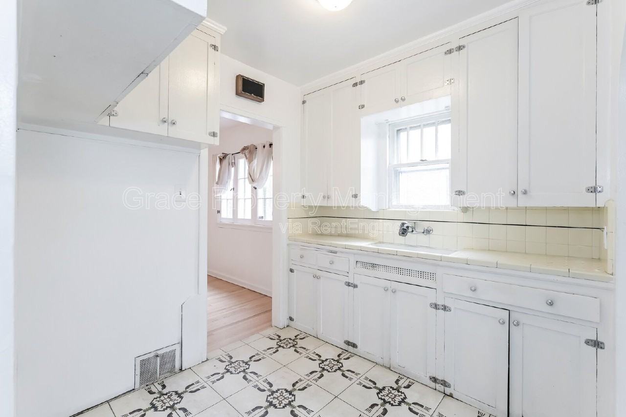 4818 E 18th Ave - Photo 7 of 19