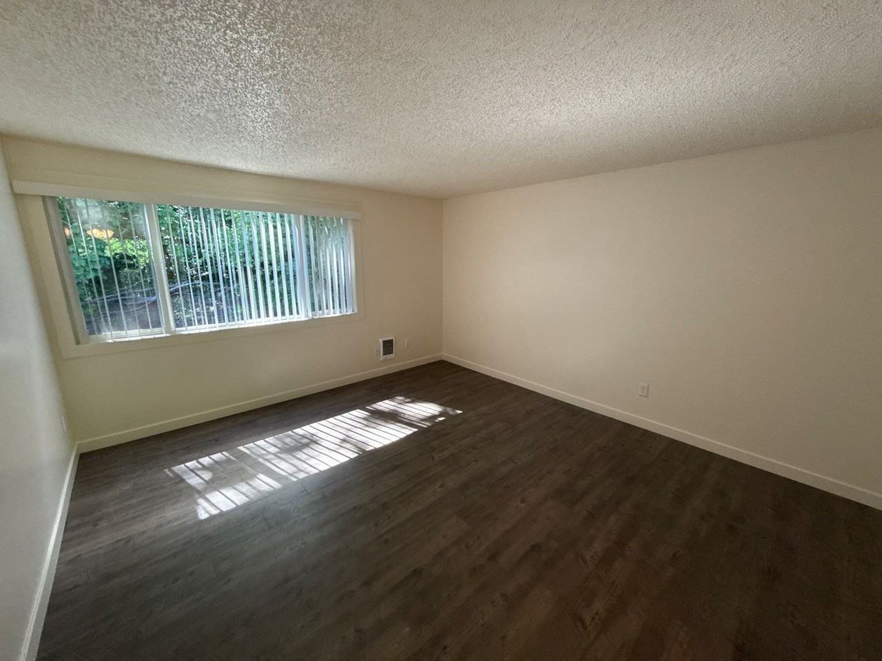 415 Senate St Nw - Photo 2 of 17