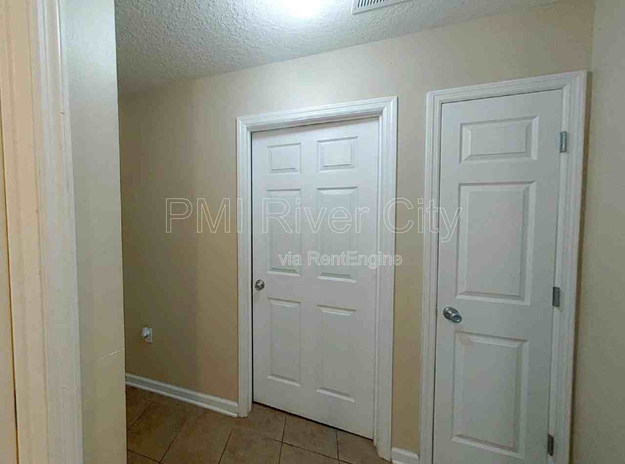 12154 Alexandra Dr - Photo 5 of 13