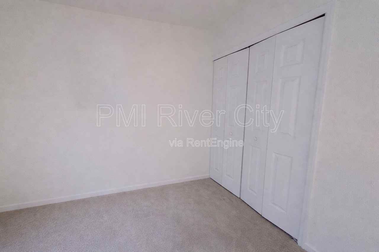 12154 Alexandra Dr - Photo 7 of 13