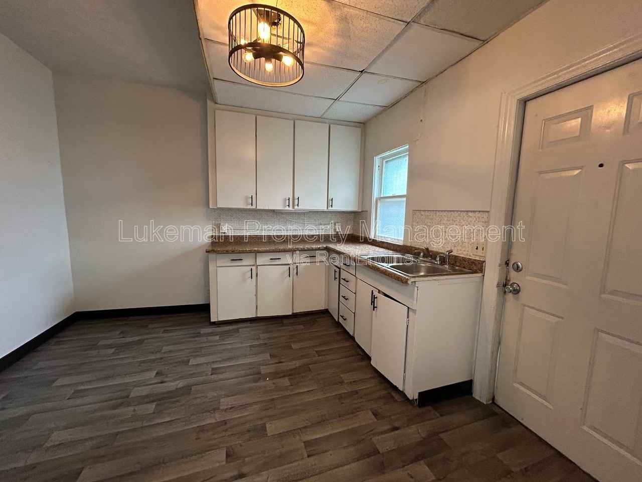 802 W Cedar St #804 - Photo 2 of 12