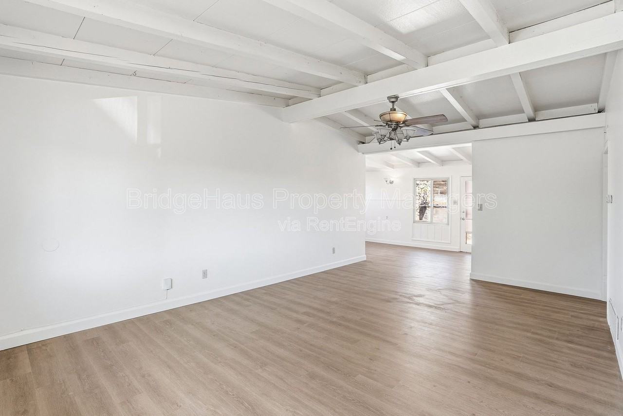 7562 Zemco Dr - Photo 7 of 45