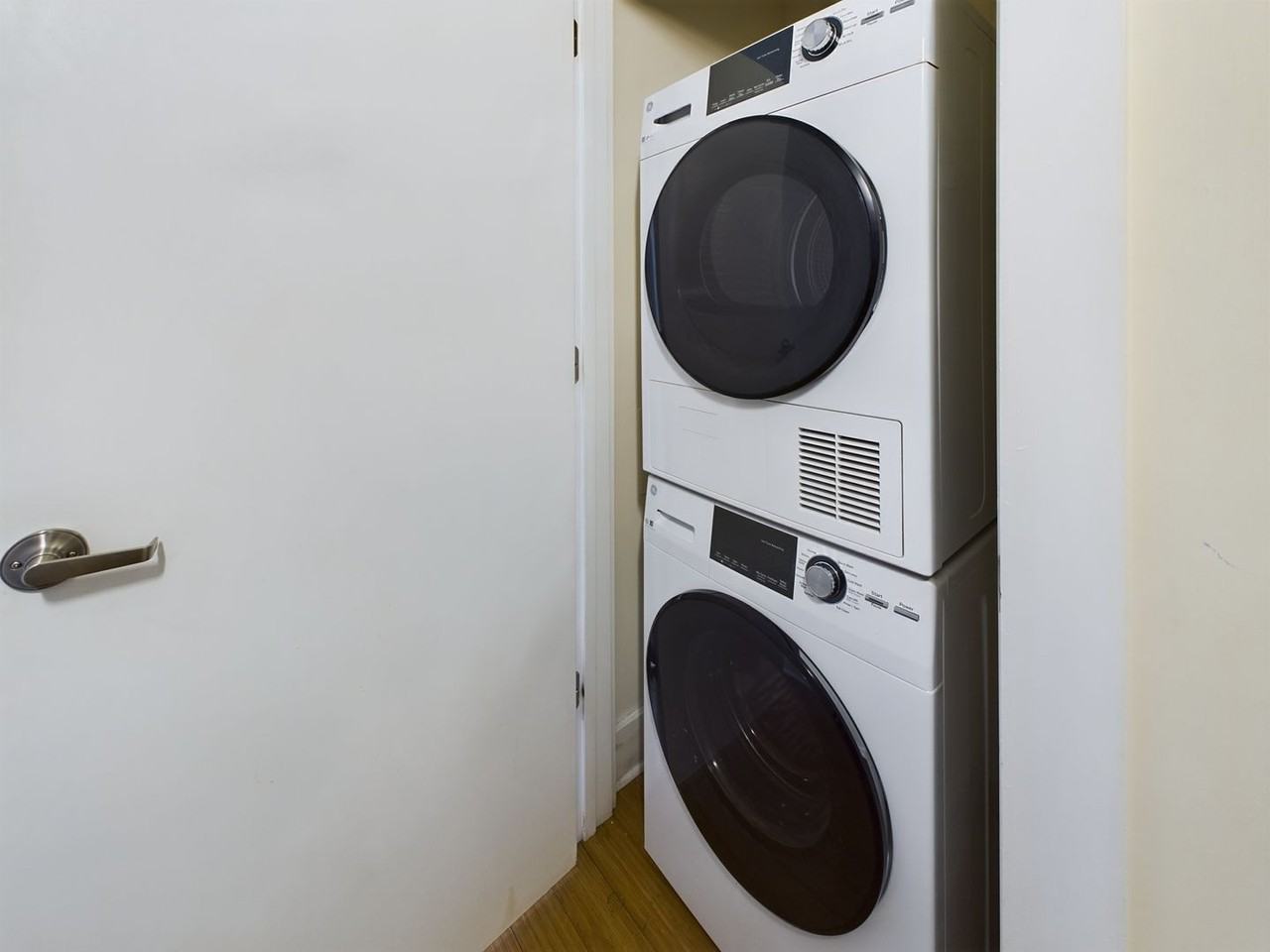 815 Perry St #105 - Photo 3 of 12
