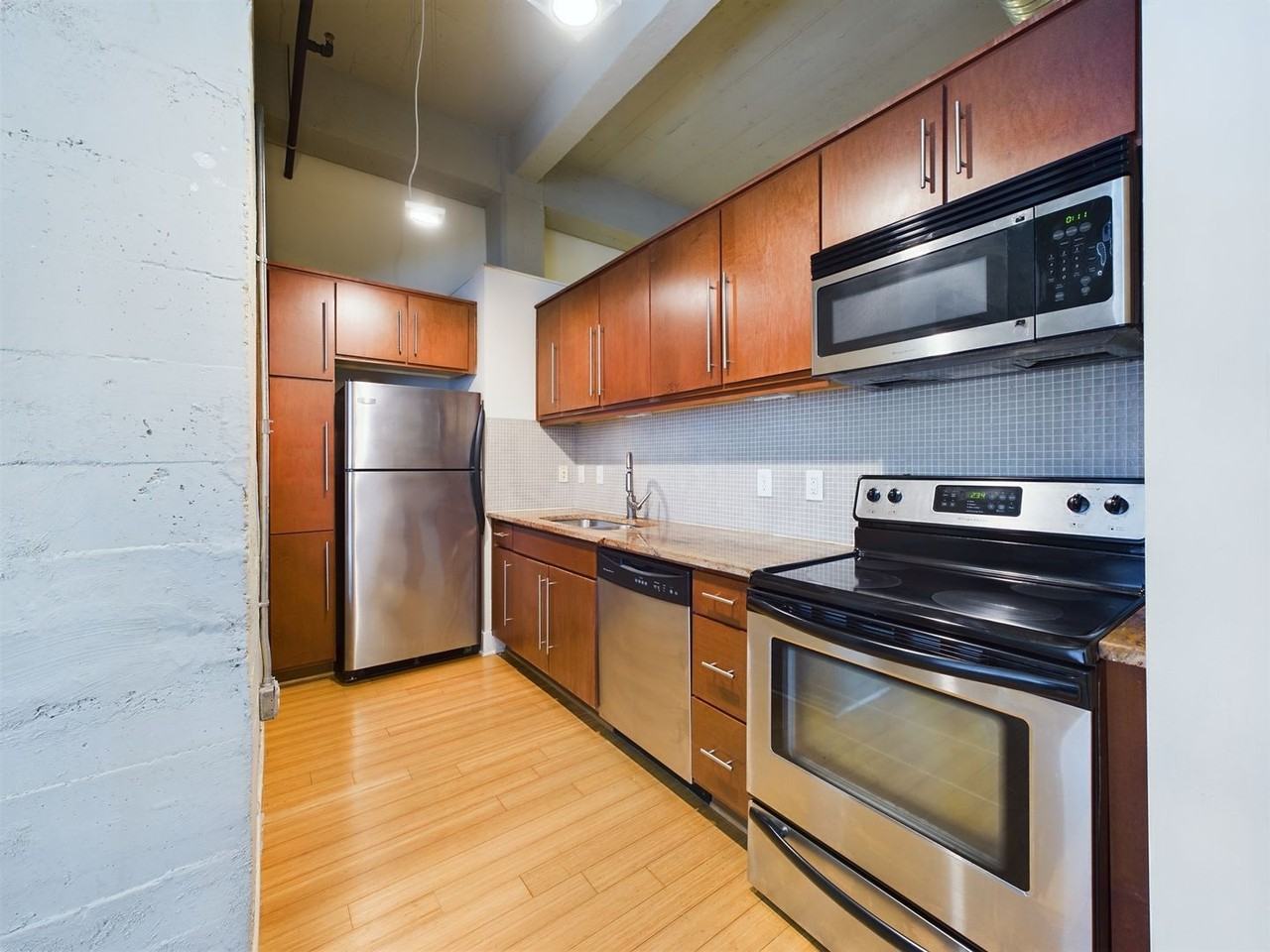 815 Perry St #105 - Photo 4 of 12