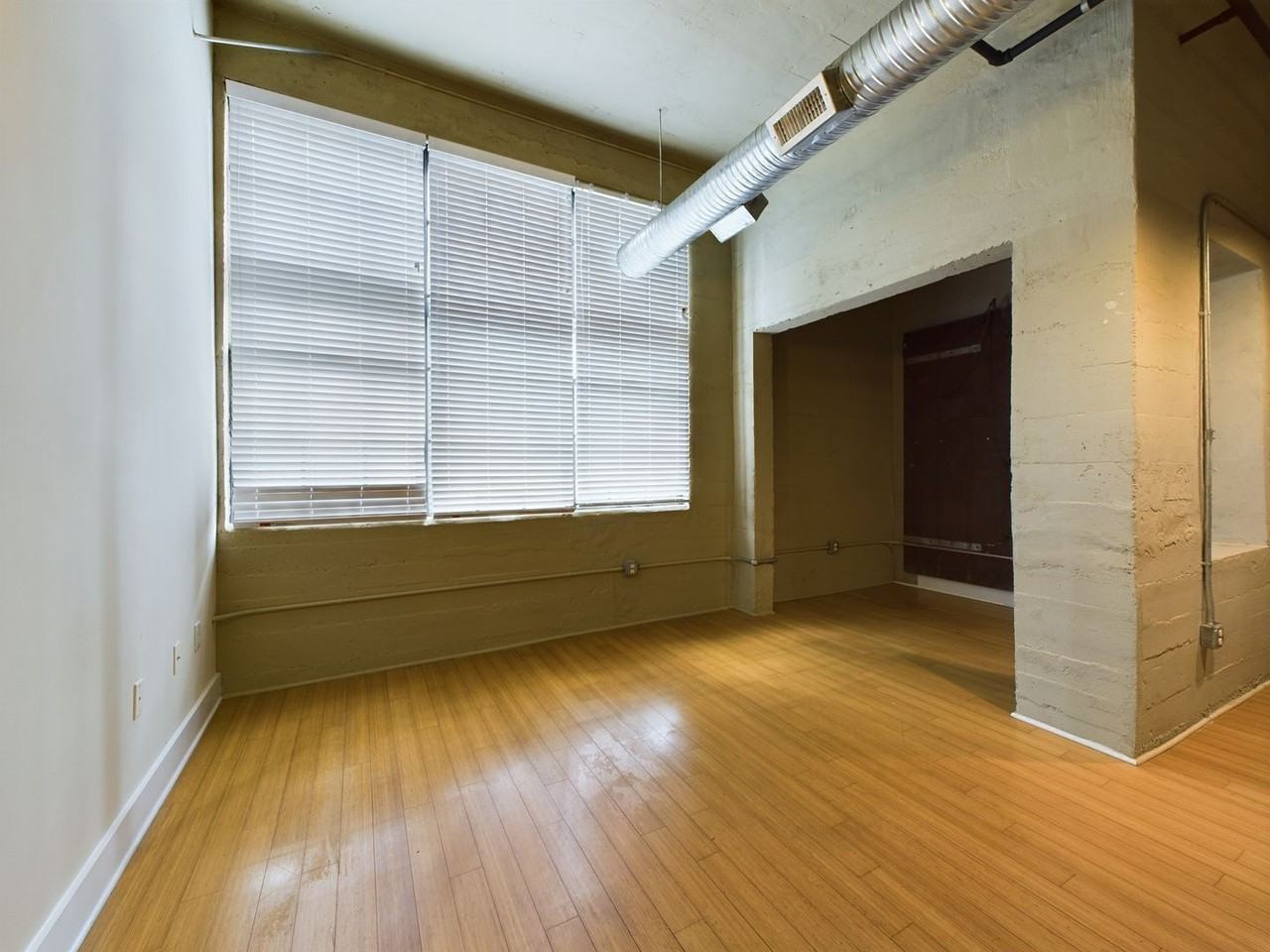 815 Perry St #105 - Photo 5 of 12