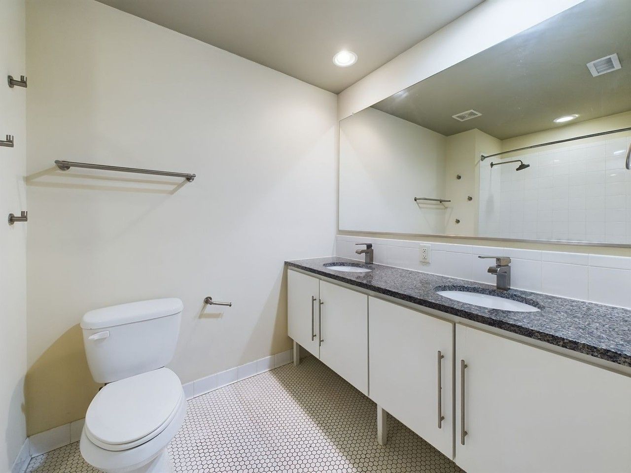815 Perry St #105 - Photo 6 of 12