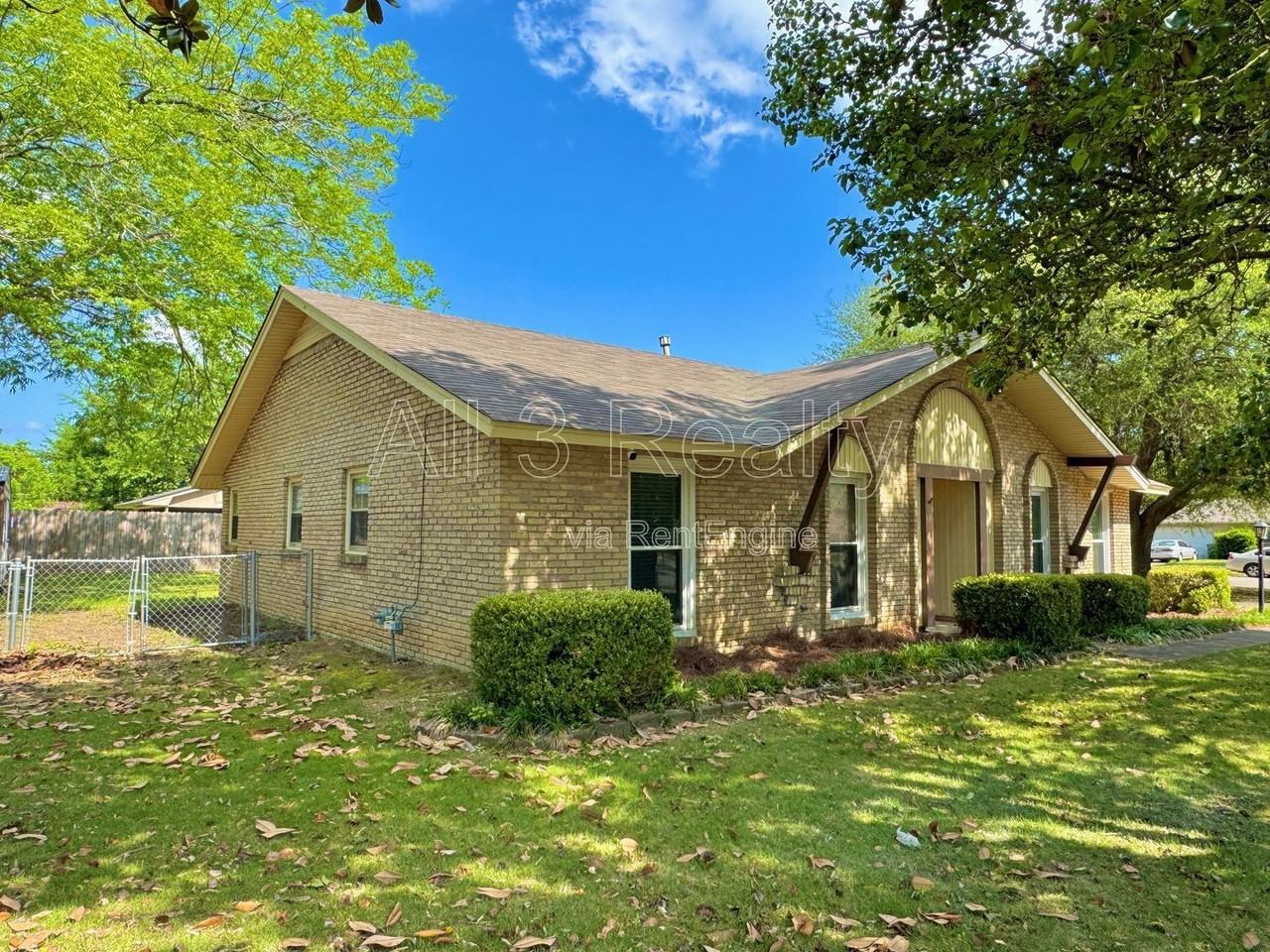 2311 Cottingham Dr - Photo 2 of 38