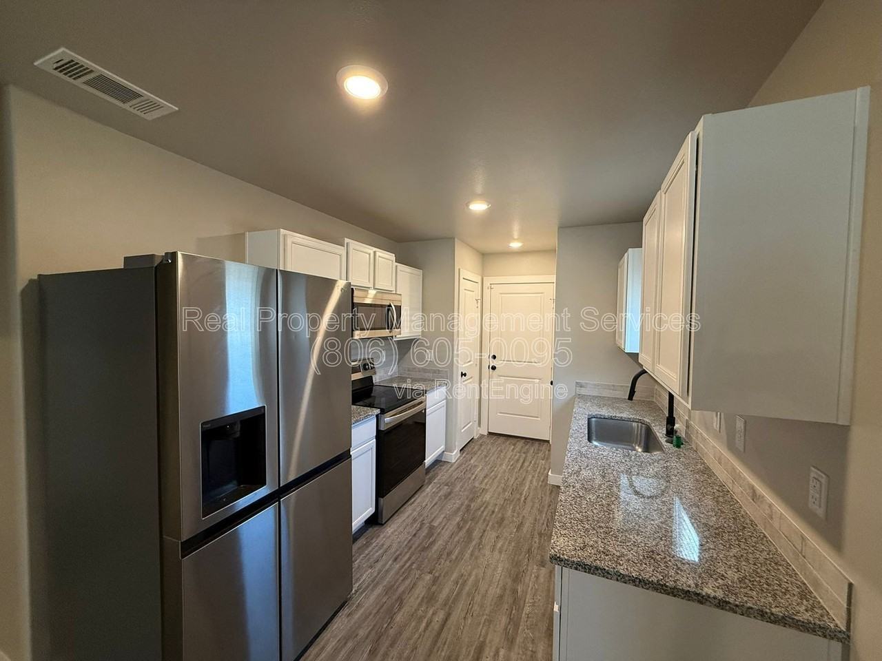 7420 35th St - Photo 3 of 11