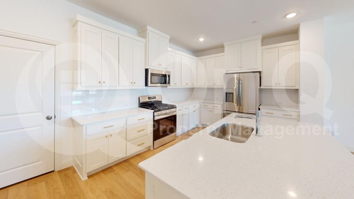 1226 Junction Dr - Photo 2 of 18