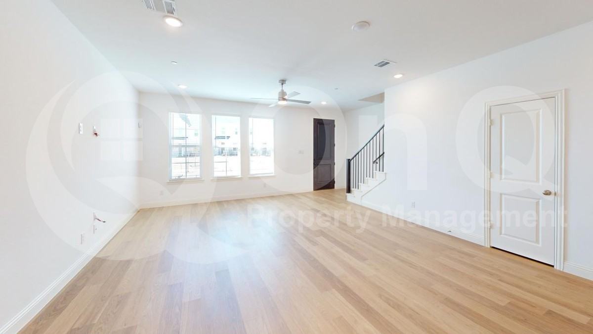1226 Junction Dr - Photo 4 of 18
