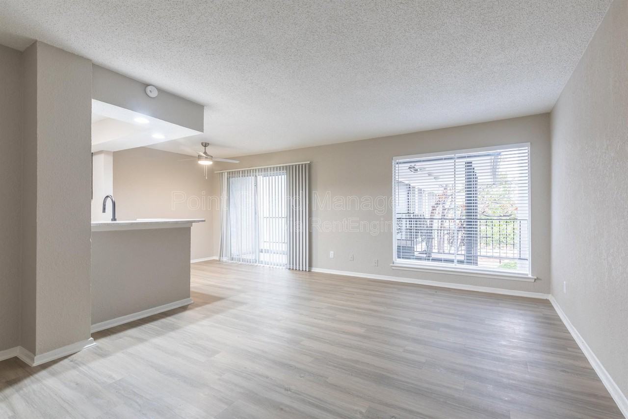 2274 Ridgmar Plz #84 - Photo 3 of 29