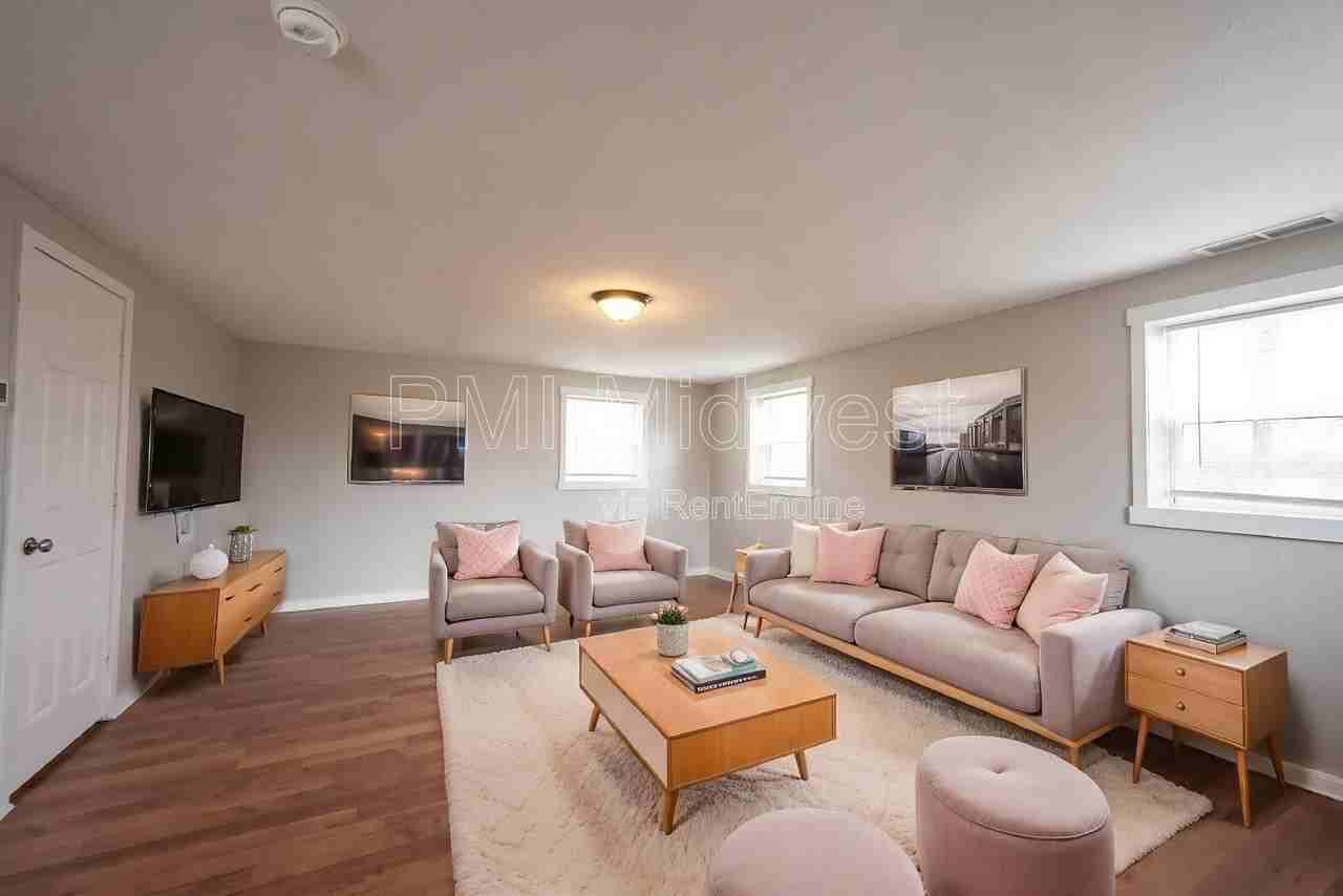 3125 Clover Dr #B - Photo 3 of 24