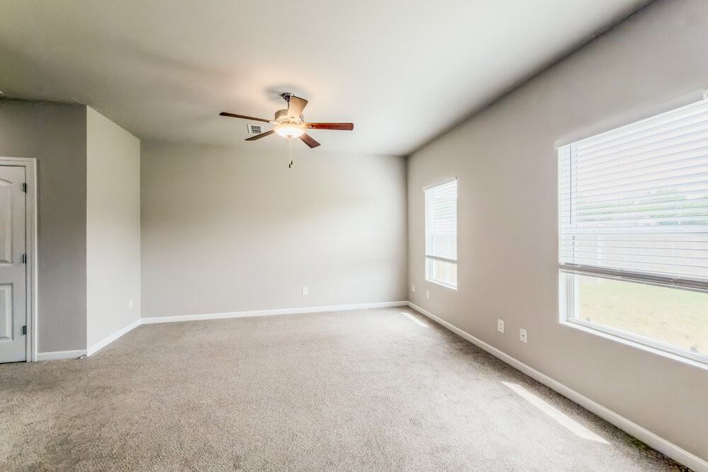 2240 Lismore Dr - Photo 5 of 17