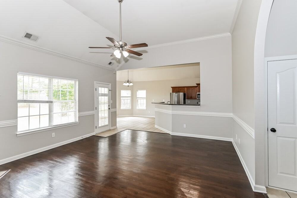 2552 Pyramid Dr - Photo 5 of 17