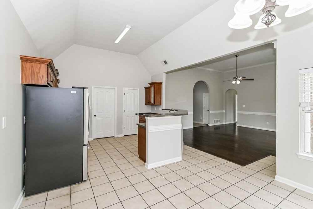 2552 Pyramid Dr - Photo 6 of 17