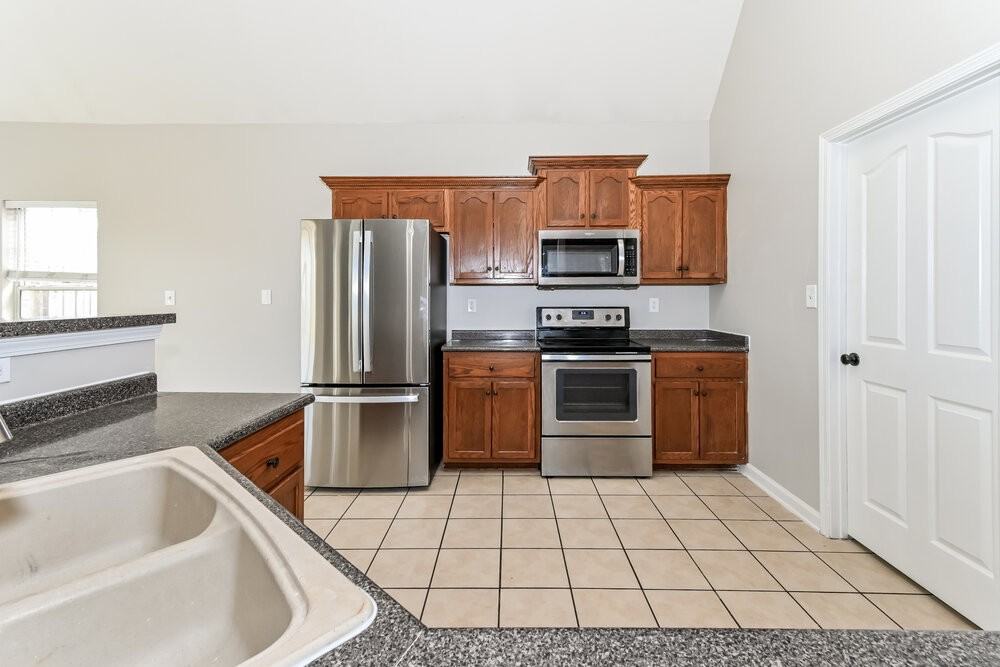 2552 Pyramid Dr - Photo 7 of 17