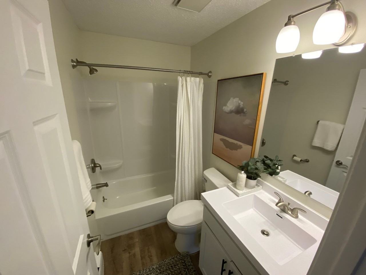 Apartments on Silver Lake - Photo 4 of 17
