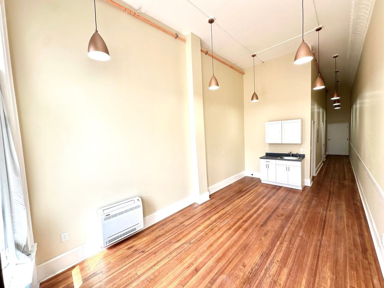 105 Bank St - Photo 3 of 30