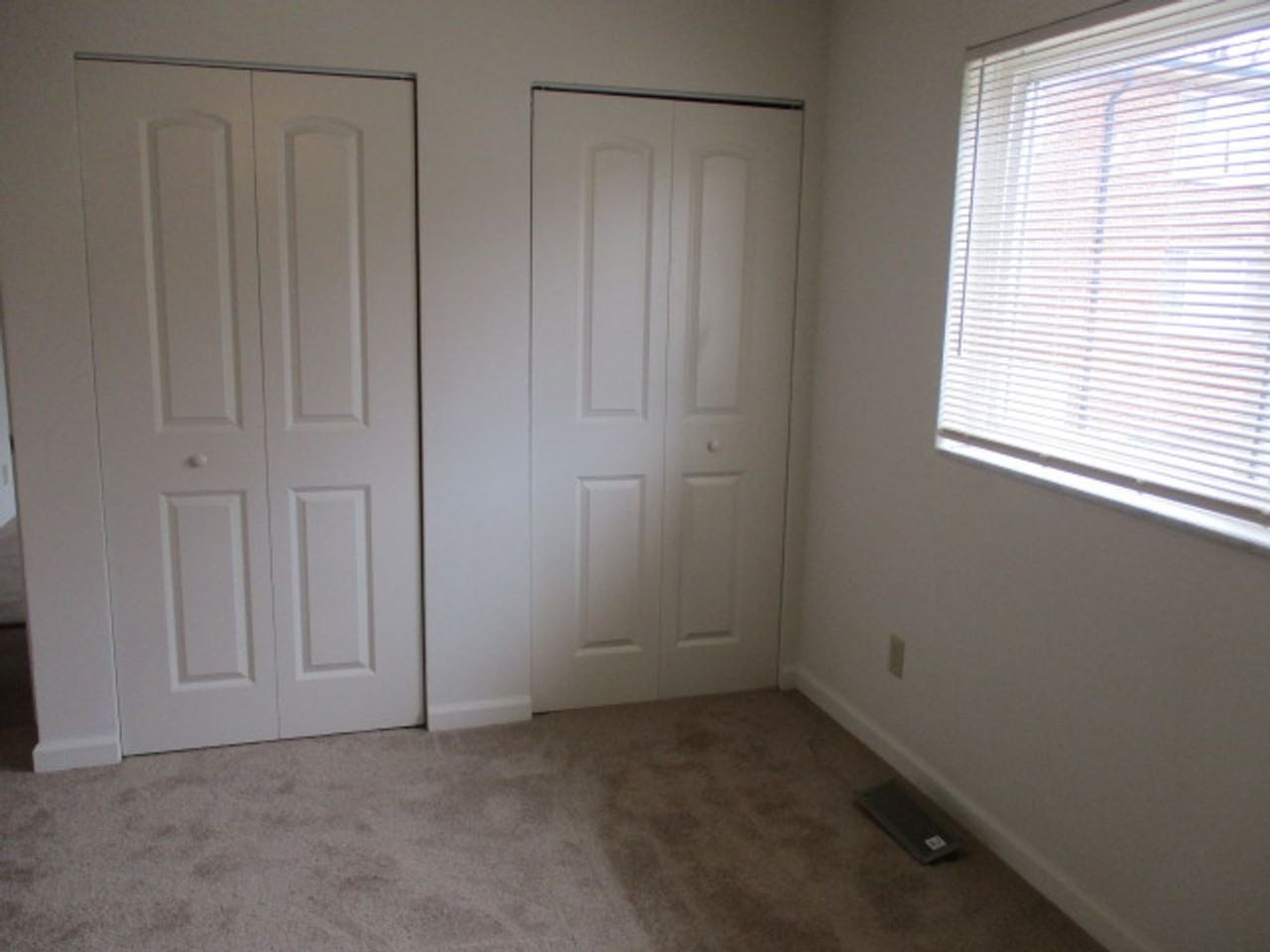 Yorktowne Apartments - Photo 4 of 17
