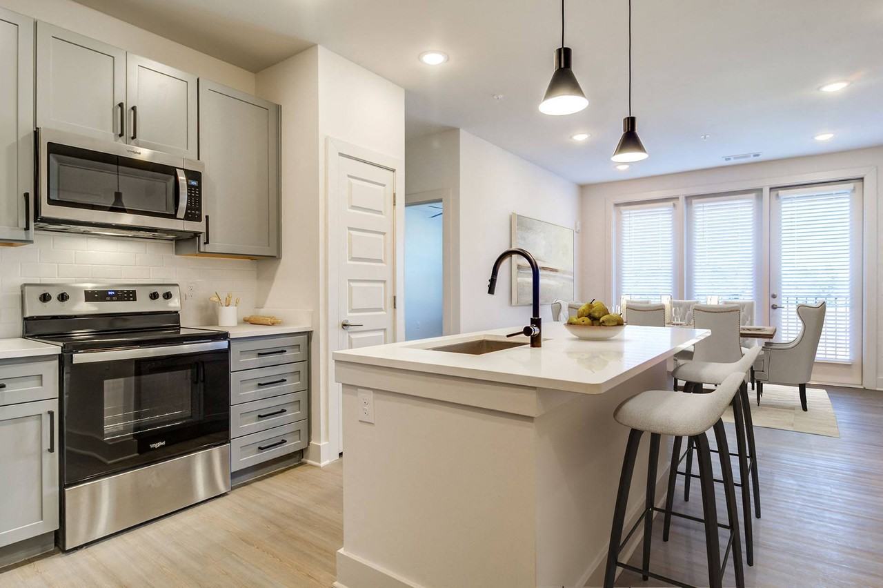 The Collins Luxury Apartments - Photo 3 of 28